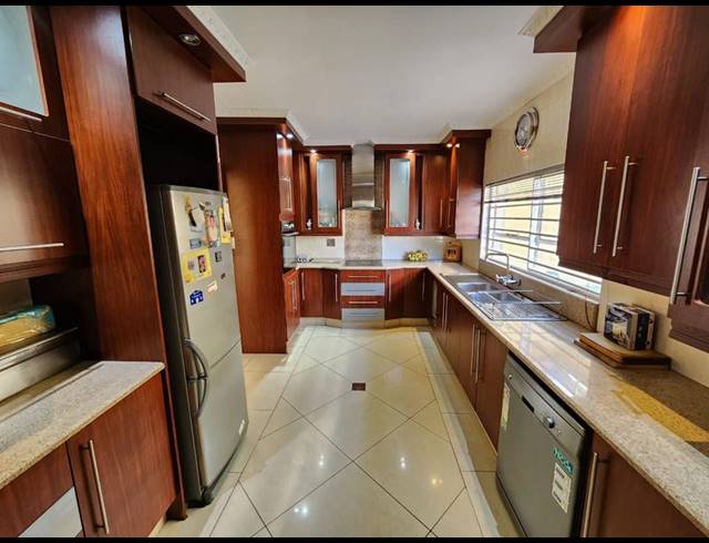 5 BEDROOM HOUSE FOR SALE IN BRACKENHURST
